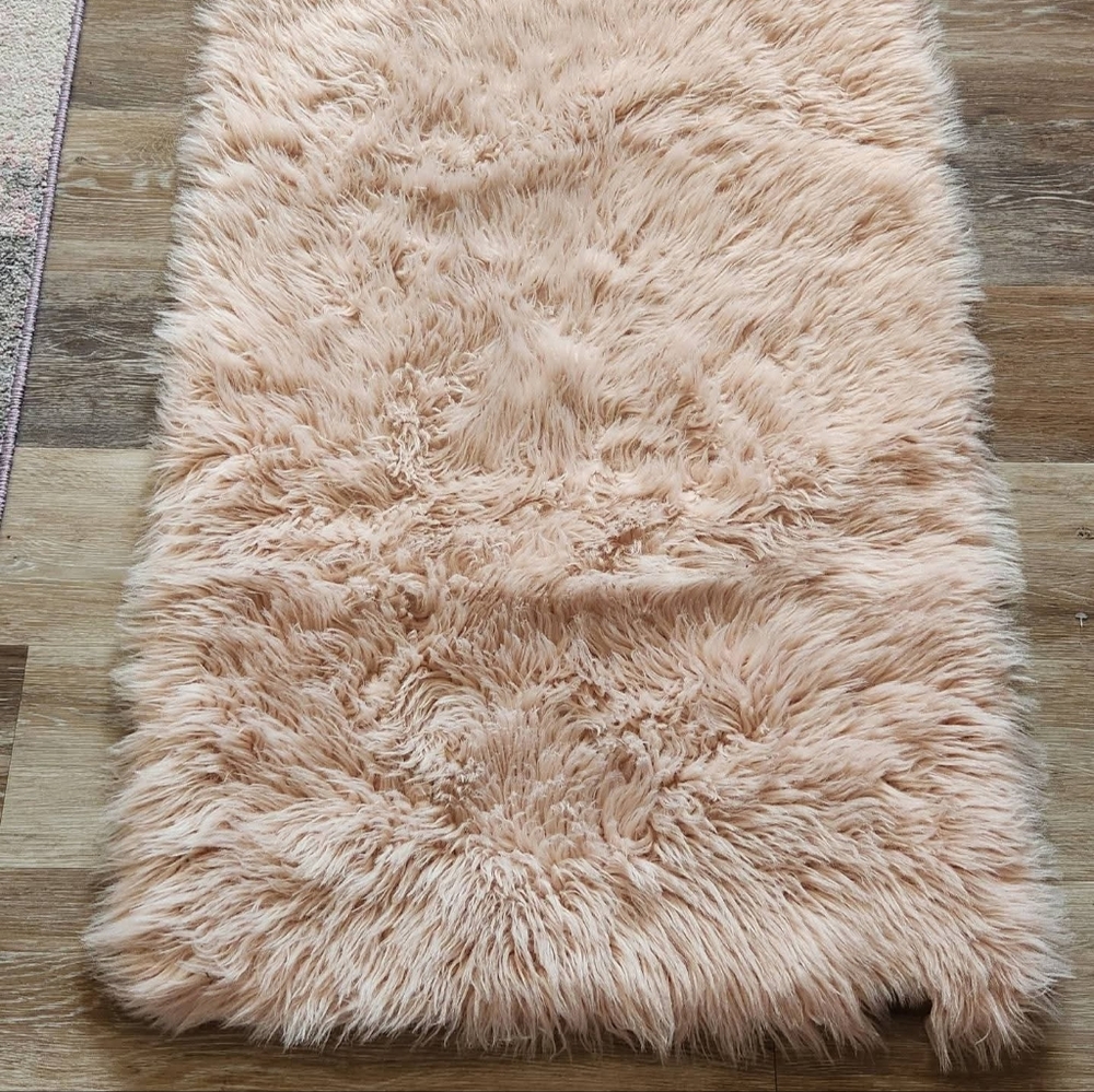 UGG Soft Blush Rug - Picture 4 of 4